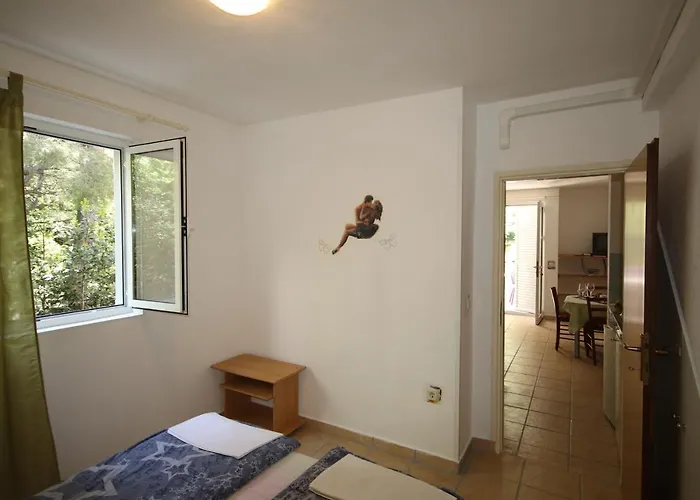 17772c Starigrad Paklenica