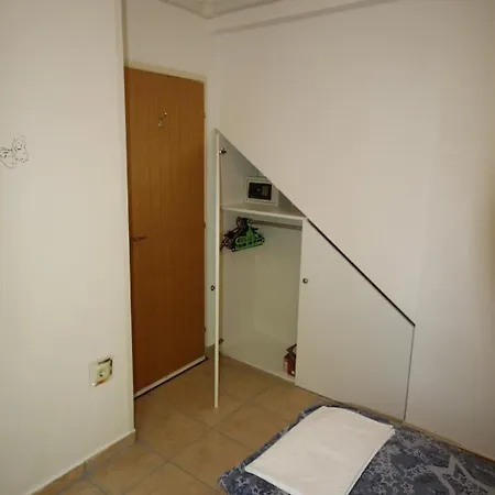 17772c Starigrad Paklenica