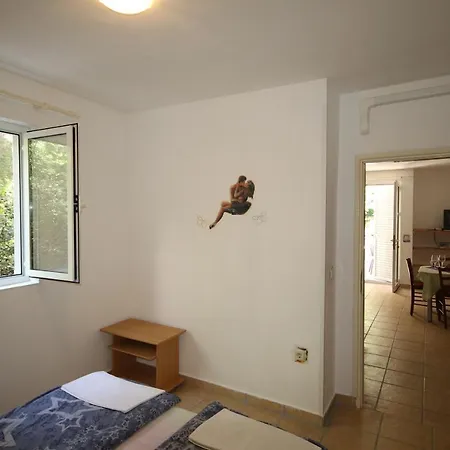 17772c Starigrad Paklenica