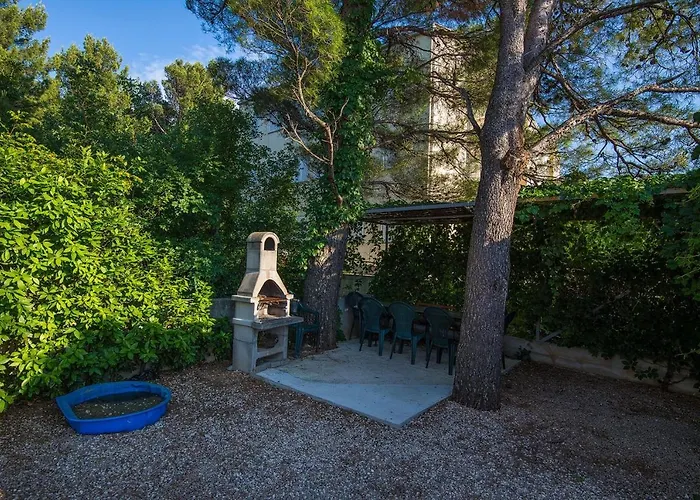 17772c Starigrad Paklenica