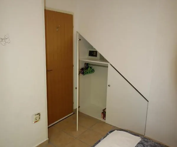 17772c Starigrad Paklenica